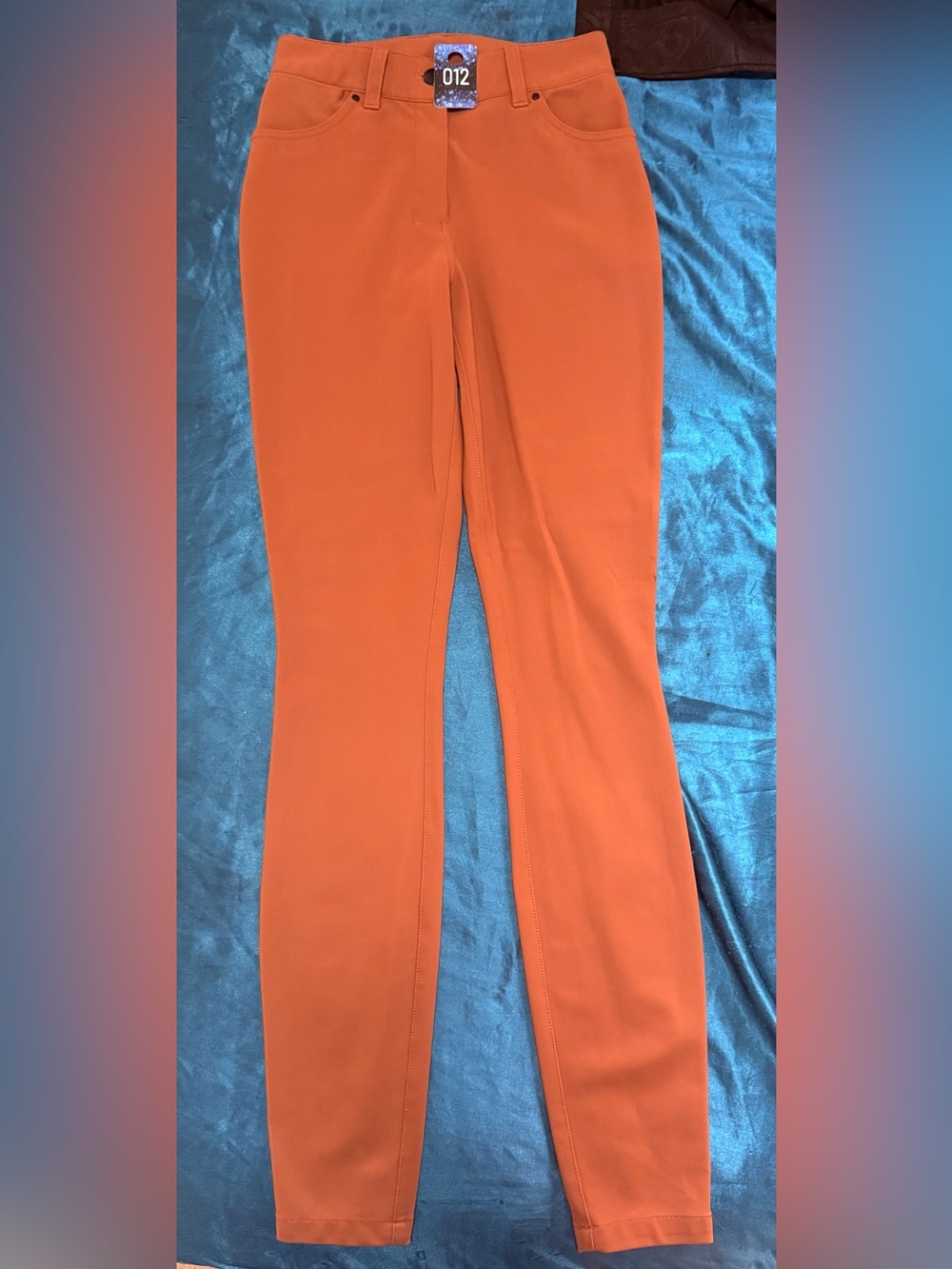 #12 NWOT Ladies lululemon AbC style paints in burnt orange slim fit